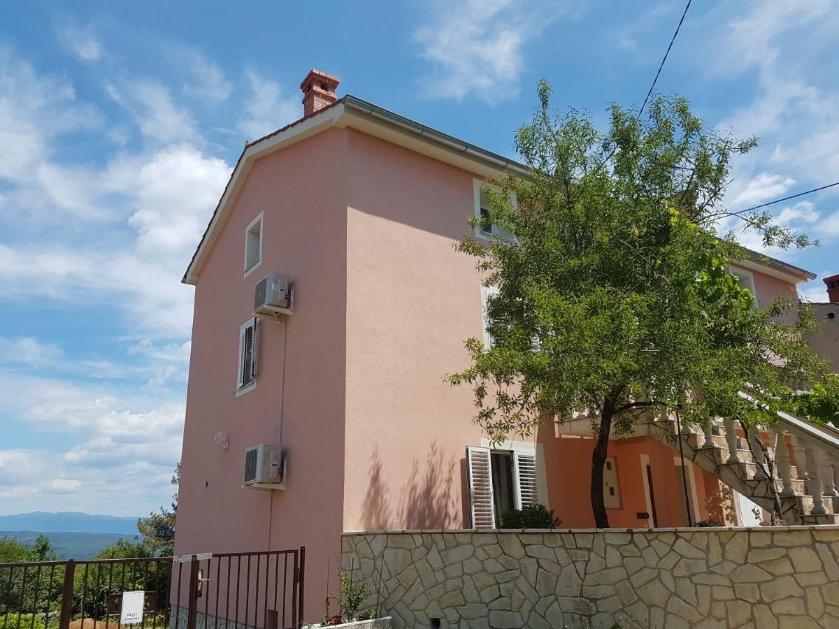 Apartament Chuck