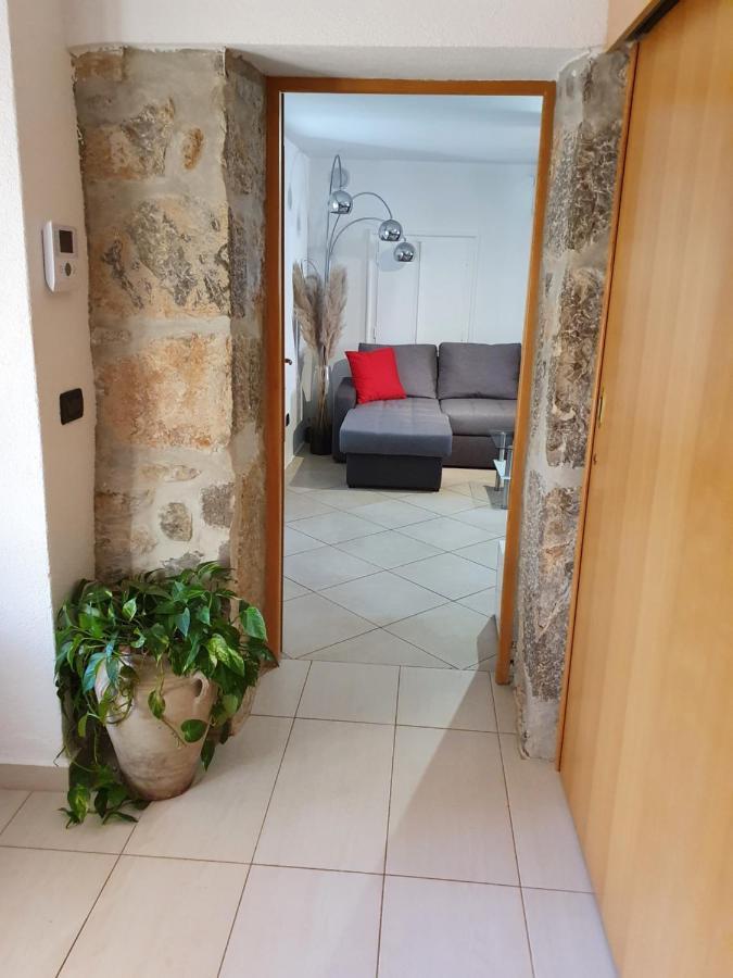 Chuck Apartman