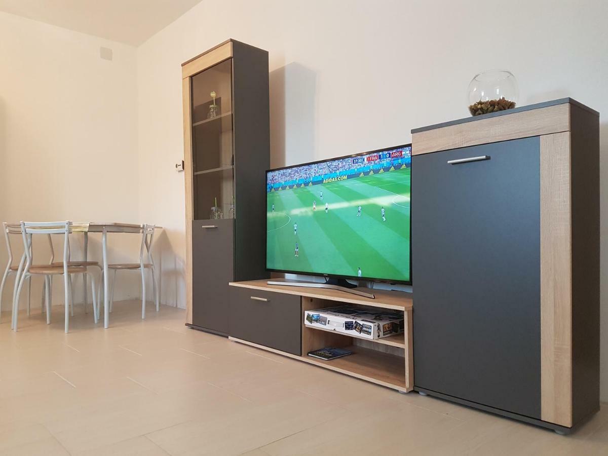 Chuck Apartman *